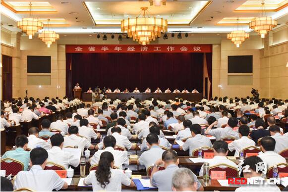 经济工作会_经济工作会会场 -竹山深河乡2013年全面发展生态绿色之乡(2)